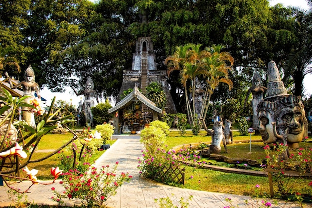 Uma bela vista do Buddha Park localizado em Vientiane Laos