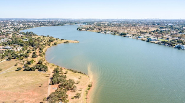 Uma bela vista do lago Paranoá localizado em Brasília Brasil