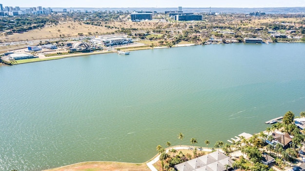 Uma bela vista do lago Paranoá localizado em Brasília Brasil