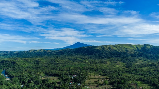 Uma bela vista do Monte Seulawah Agam