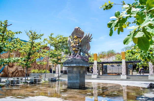 Uma bela vista do Parque GWK Garuda Wisnu Kencana localizado em Bali Indonésia
