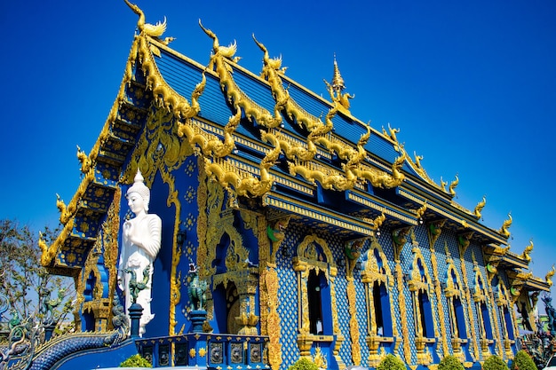 Uma bela vista do Templo Azul localizado em Chiang Rai Thialand