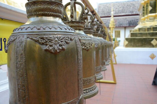 Uma bela vista do templo budista localizado em chiang mai tailândia