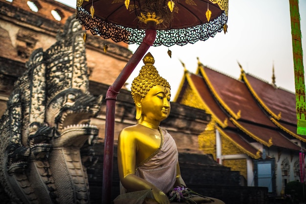 Uma bela vista do templo budista localizado em Chiang Mai Tailândia