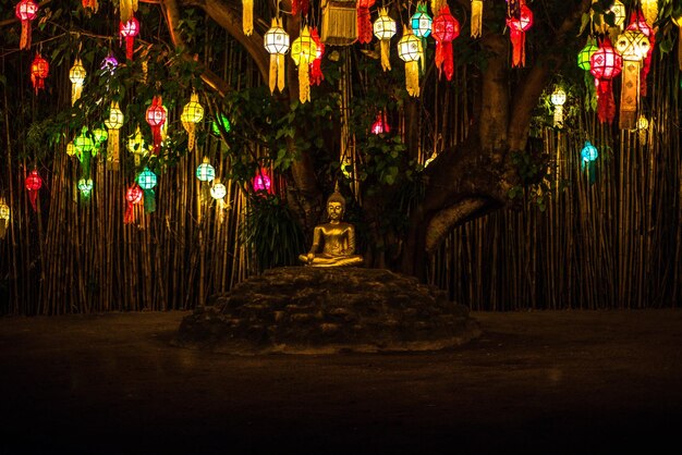 Uma bela vista do templo budista localizado em Chiang Mai Tailândia
