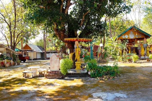 Uma bela vista do templo budista localizado em Chiang Mai Tailândia