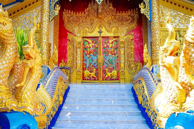 Uma bela vista do templo budista localizado em Chiang Mai Tailândia