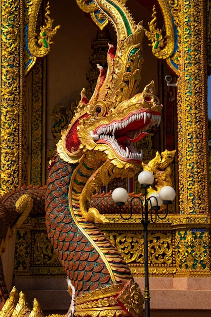 Uma bela vista do templo budista localizado em Chiang Rai Tailândia