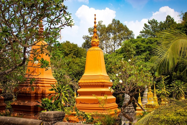Uma bela vista do templo budista localizado em Siem Reap Camboja