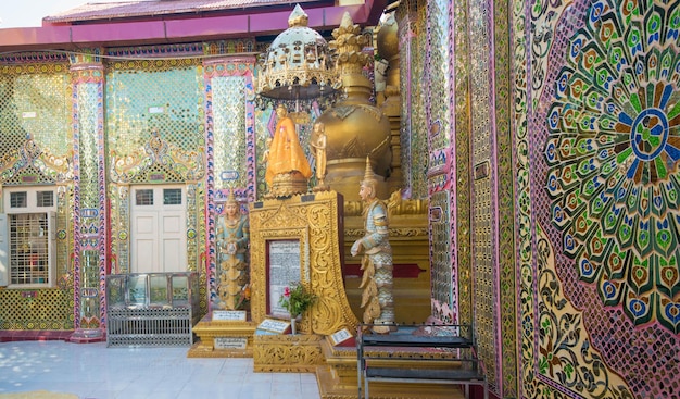 Uma bela vista do templo budista Sutaungpyei localizado em Mandalay Myanmar