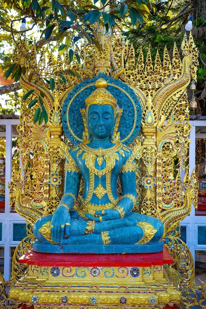 Uma bela vista do templo budista Wat Doi Suthep localizado em Chiang Mai Tailândia