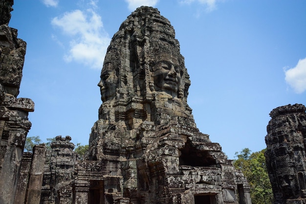 Uma bela vista do templo de angkor wat localizado em siem reap camboja