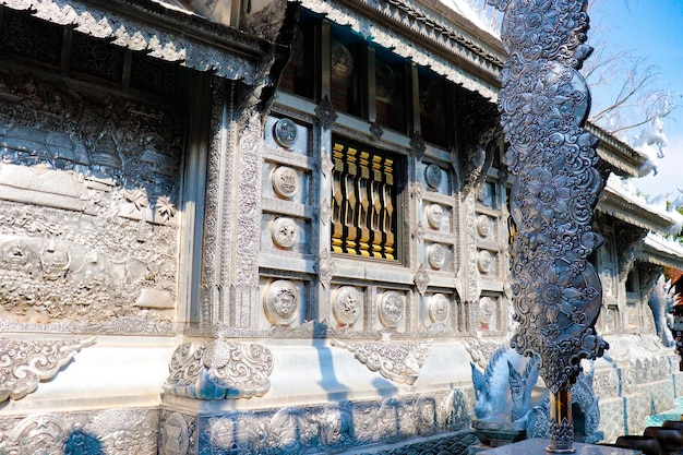 Uma bela vista do templo de prata localizado em Chiang Mai Tailândia