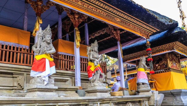 Uma bela vista do templo Pura Tirta Empul localizado em Bali Indonésia