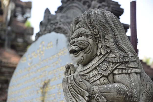 Uma bela vista do templo Pura Tirta Empul localizado em Bali Indonésia