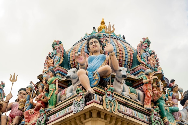 Uma bela vista do templo sri mariamman em Cingapura