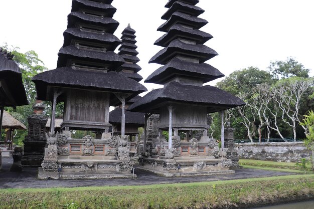 Uma bela vista do templo Taman Ayun localizado em Bali Indonésia