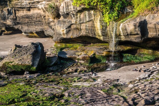 Uma bela vista do templo Tanah Lot localizado em Bali Indonésia