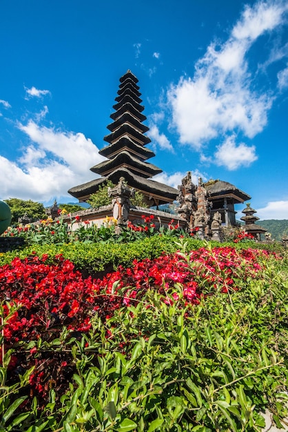 Uma bela vista do templo Ulun Danu Batur localizado em Bali Indonésia