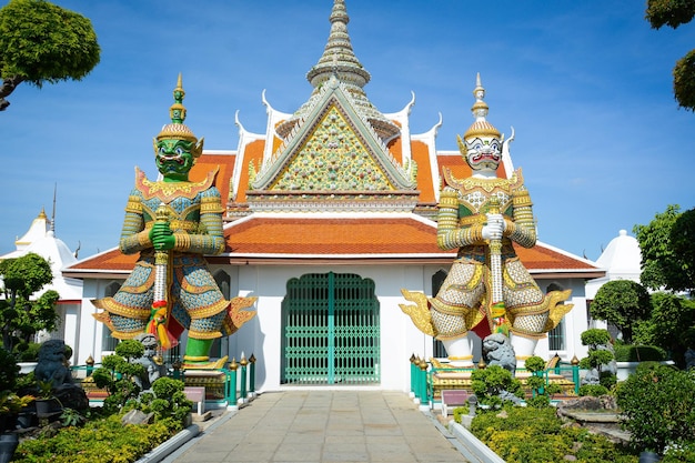 Uma bela vista do templo Wat Arun localizado em Bangkok Tailândia