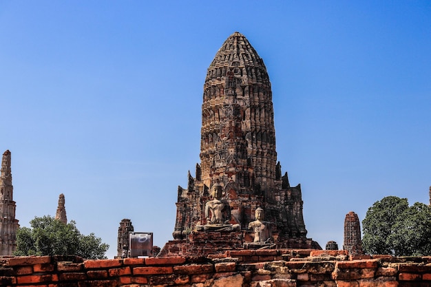 Uma bela vista do templo Wat Chaiwatthanaram localizado em Ayutthaya Tailândia