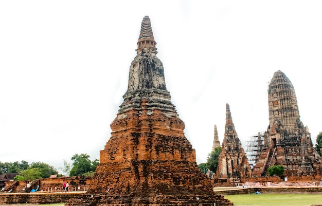 Uma bela vista do templo Wat Chaiwatthanaram localizado em Ayutthaya Tailândia
