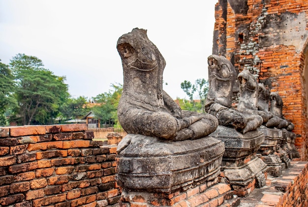 Uma bela vista do templo Wat Chaiwatthanaram localizado em Ayutthaya Tailândia