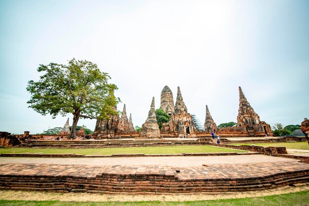 Uma bela vista do templo Wat Chaiwatthanaram localizado em Ayutthaya Tailândia