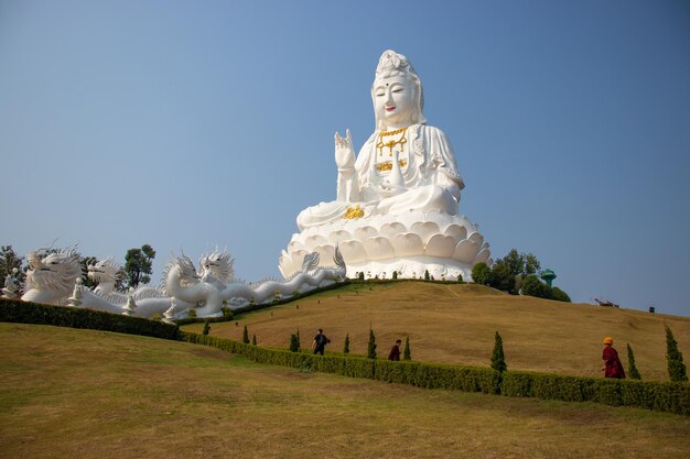 Uma bela vista do templo Wat Huai Pla Kang localizado em Chiang Rai Tailândia