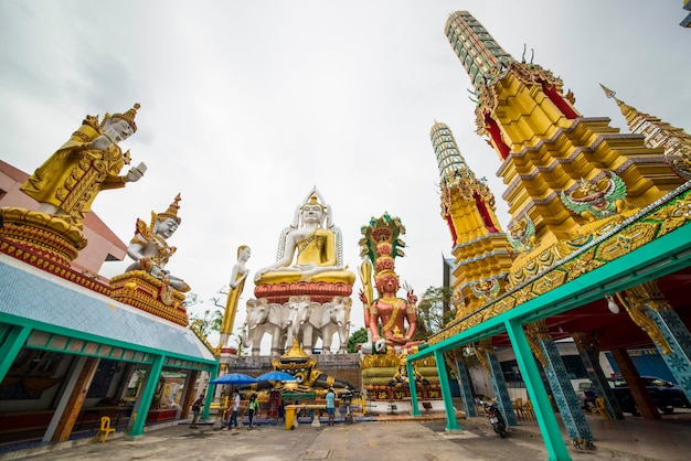 Uma bela vista do templo Wat Paknam em Bangkok Tailândia