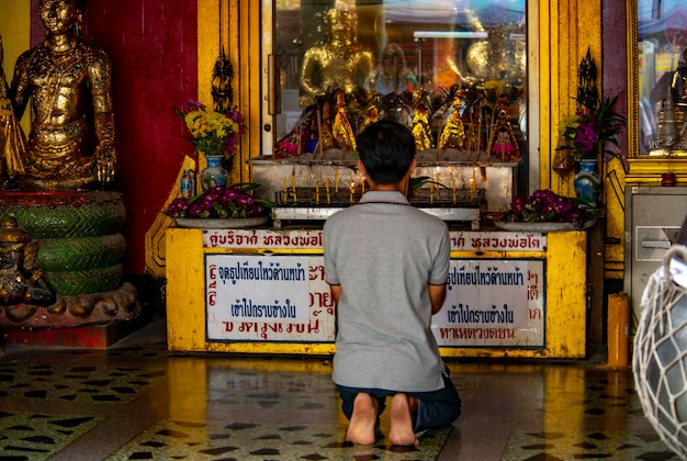 Uma bela vista do templo Wat Paknam localizado em Bangkok Tailândia