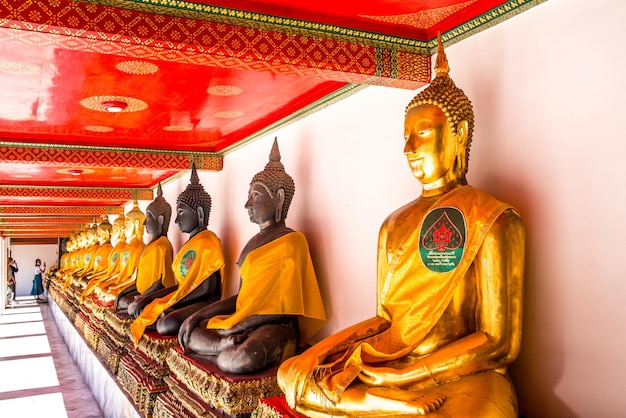 Uma bela vista do templo wat pho localizado em bangkok tailândia