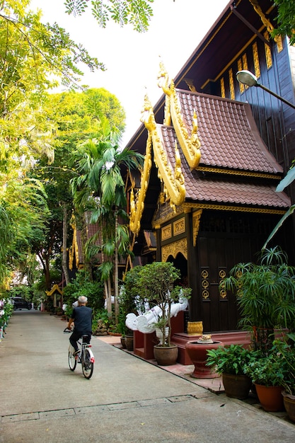 Uma bela vista do templo wat phra kaew localizado em chiang rai tailândia