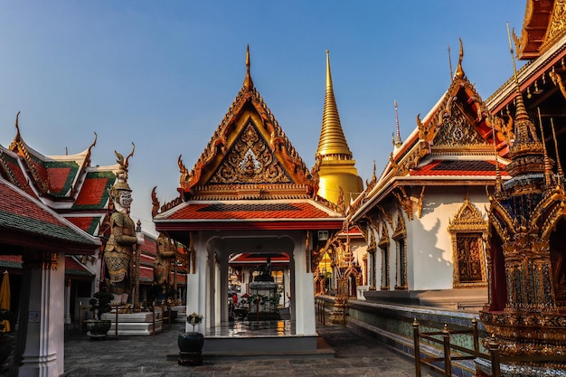 Uma bela vista do Templo Wat Phra Kaew O Grande Palácio localizado em Bangkok Tailândia