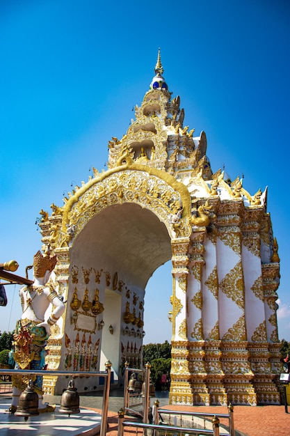 Uma bela vista do templo Wat Saeng Kaeo localizado em Chiang Rai Tailândia