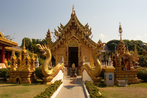 Uma bela vista do templo Wat Saeng Kaeo localizado em Chiang Rai Tailândia