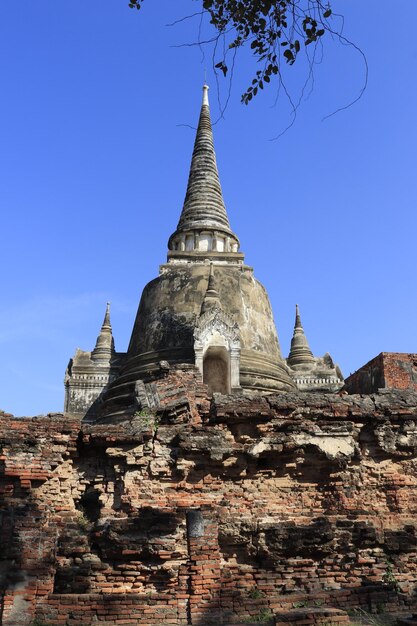 Uma bela vista do templo Wat Si Sanphet localizado em Ayutthaya Tailândia