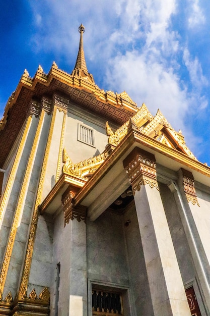 Uma bela vista do templo Wat Traimit localizado em Bangkok Tailândia