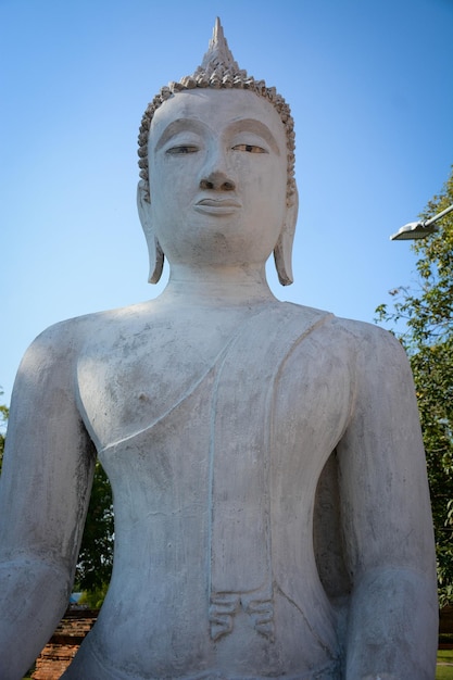 Uma bela vista do templo Wat Yai Chai Mongkhol localizado em Ayutthaya Tailândia