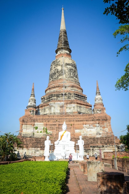 Uma bela vista do templo wat yai chai mongkhol localizado em ayutthaya tailândia