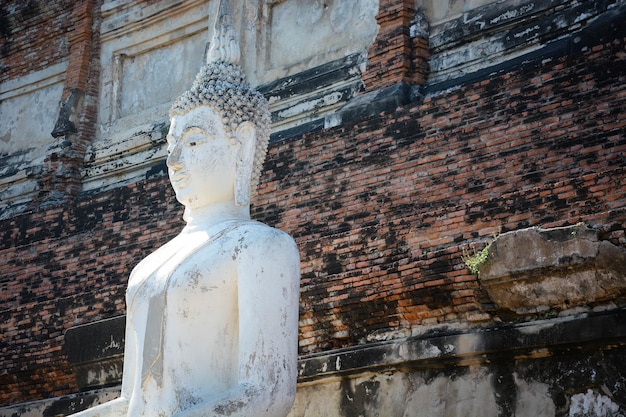 Uma bela vista do templo Wat Yai Chai Mongkhol localizado em Ayutthaya Tailândia