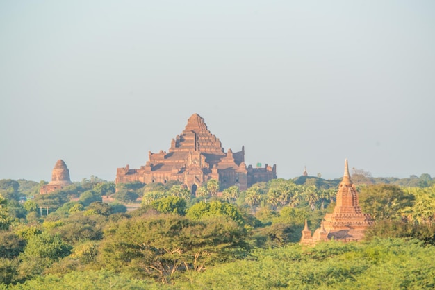 Uma bela vista dos templos budistas em Bagan Myanmar