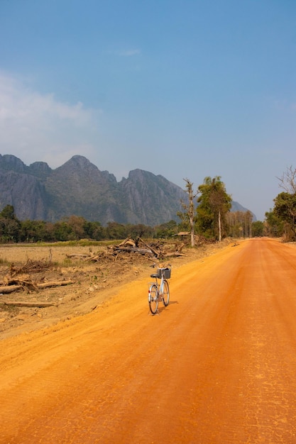 Uma bela vista panorâmica de Vang Vieng no Laos