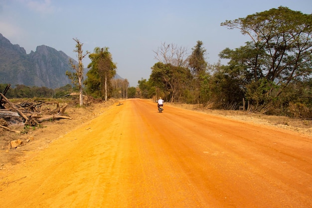 Uma bela vista panorâmica de Vang Vieng no Laos