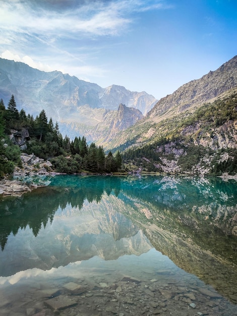 Uma bela vista sobre o lago aviolo