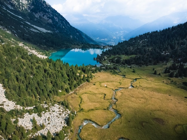 Uma bela vista sobre o lago aviolo