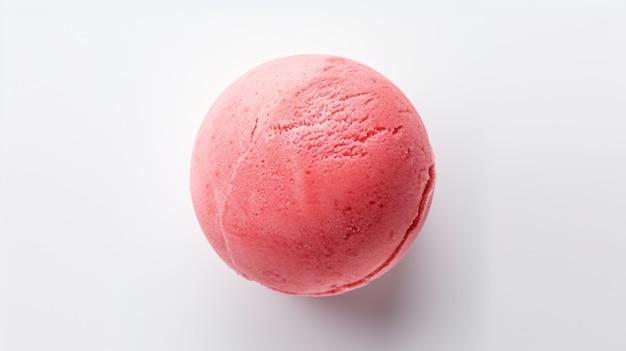 uma bomba de banho rosa em uma superfície branca