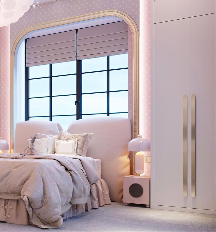 Foto uma cama com uma cabeceira rosa e branca e uma grande janela com as persianas abertas