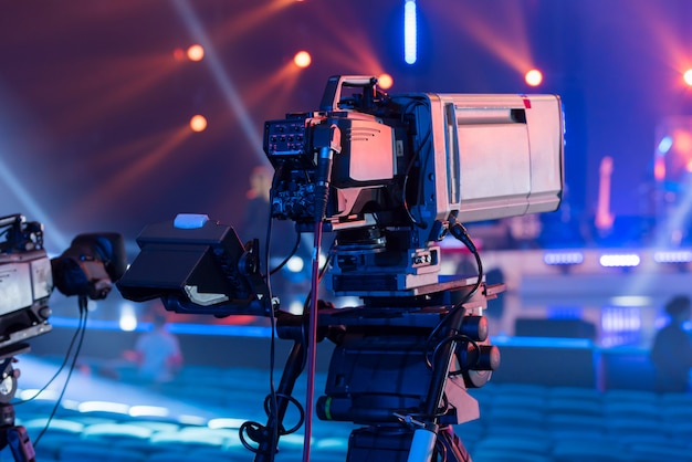 Uma câmera de televisão na gravação de um concerto