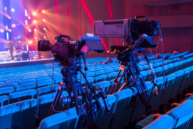 Uma câmera de televisão profissional para filmar shows e eventos